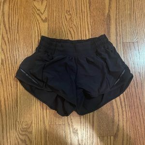 Lululemon Low-Rise Hotty Hots 2.5 Inch Lined Shorts Black